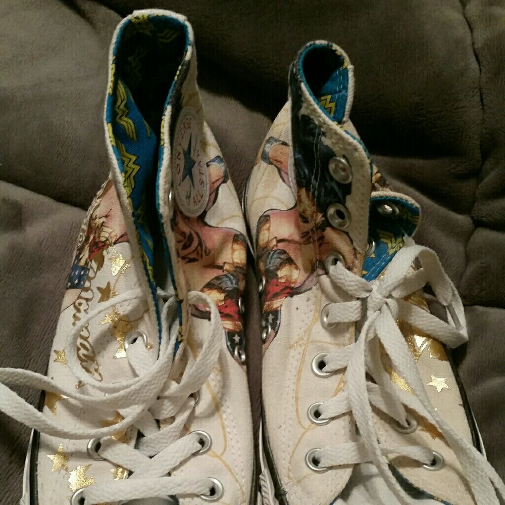 Converse Wonder Women HI Tops